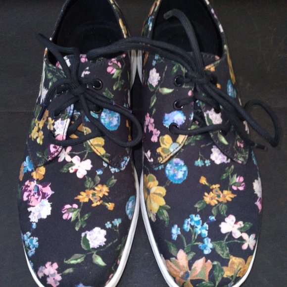 Dr. Martens Womens Darcy Floral Cavendish 3 Eye Canvas Sneakers Size 7 Soft Wair - Picture 2 of 5
